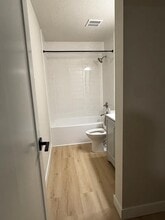 7414 N Albina Ave in Portland, OR - Foto de edificio - Building Photo