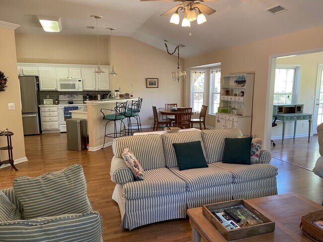 872 Sandpiper Bay Dr SW in Sunset Beach, NC - Foto de edificio - Building Photo