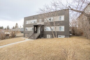 1634 18 Av NW in Calgary, AB - Building Photo