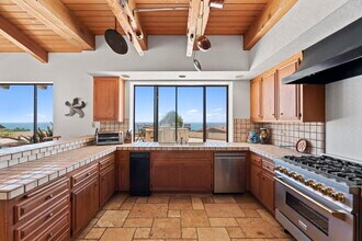 6160 Zumirez Dr in Malibu, CA - Building Photo - Building Photo