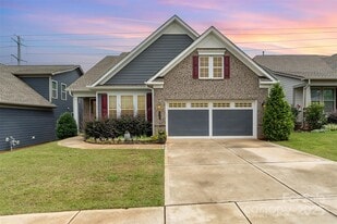 7025 Overjoyed Crossing in Charlotte, NC - Building Photo