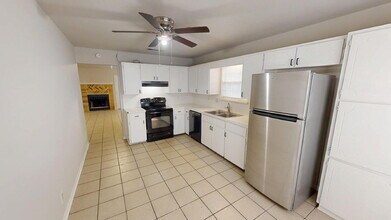2402 Lazy Ridge Dr in Killeen, TX - Building Photo - Building Photo