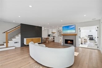 300 Coral Ave in Newport Beach, CA - Building Photo - Building Photo