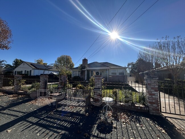 3454 Wren Ave in Concord, CA - Foto de edificio - Building Photo