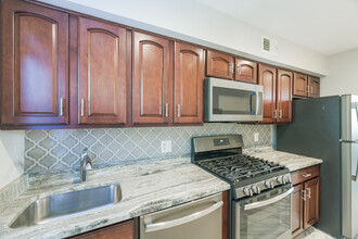 2667 Martin Luther King Jr Ave SE, Unit 303 in Washington, DC - Building Photo - Building Photo