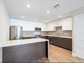 Century Place in Los Angeles, CA - Building Photo - Building Photo