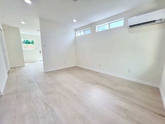 273 Grand Ave in Long Beach, CA - Building Photo - Building Photo
