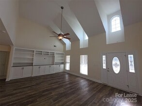 1682 Lane Rd in Mount Holly, NC - Foto de edificio - Building Photo