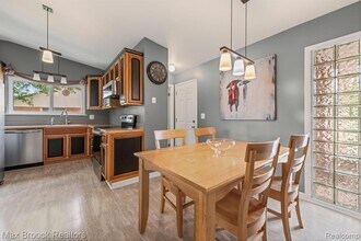 44018 Bannockburn Dr in Canton Township, MI - Building Photo - Building Photo