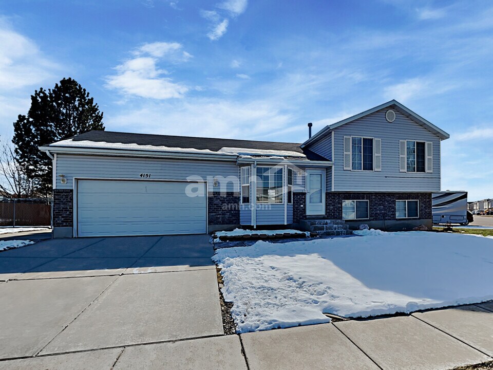4151 W 5400 S in Roy, UT - Foto de edificio