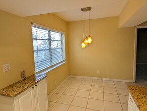 2451 NE 49th St, Unit 104 in Fort Lauderdale, FL - Building Photo - Building Photo