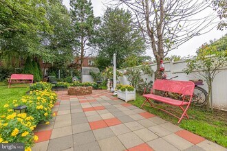 321 Fountain St in Philadelphia, PA - Building Photo - Building Photo