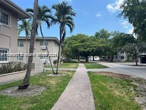 6511 Santona St in Coral Gables, FL - Building Photo - Building Photo