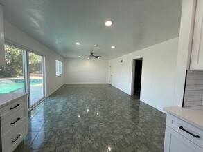 1506 Los Amigos Ave in Simi Valley, CA - Building Photo - Building Photo