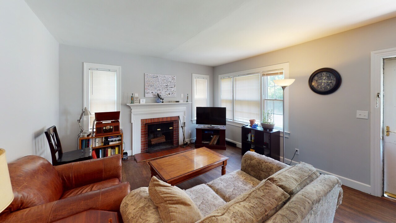 105 Washington St, Unit House in Williamsburg, VA - Building Photo