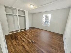 412 McElhaney Rd in Travelers Rest, SC - Foto de edificio - Building Photo