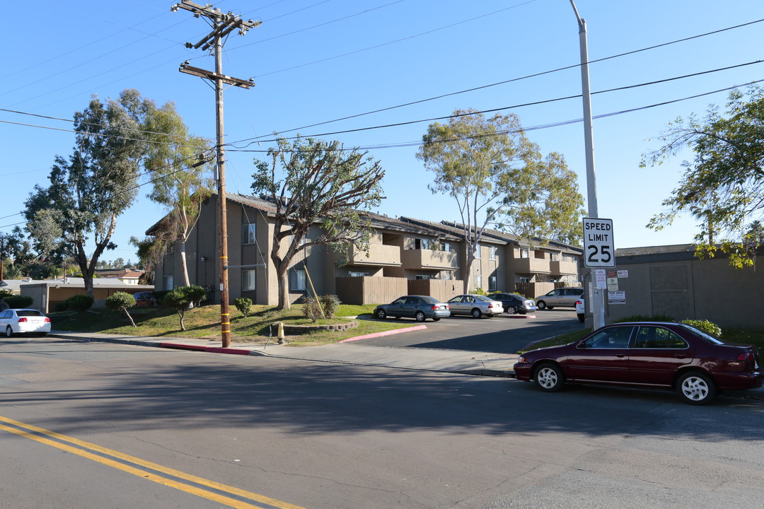 Townsite Terrace Apartments in Vista, CA - Foto de edificio