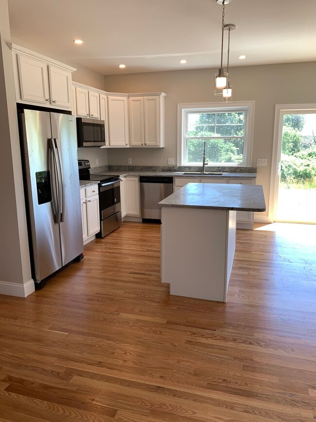 163 Middle Rd in Falmouth, ME - Building Photo - Building Photo