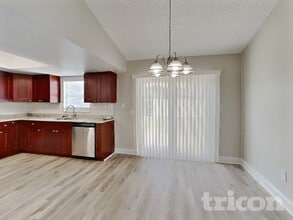 4051 Forecast Dr in Brandon, FL - Building Photo - Building Photo