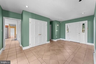 901 Walker Rd in Great Falls, VA - Building Photo - Building Photo