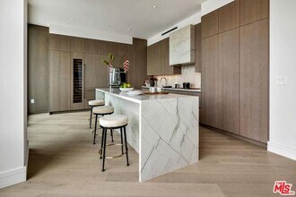 211 Elm Ct in Los Angeles, CA - Building Photo - Building Photo
