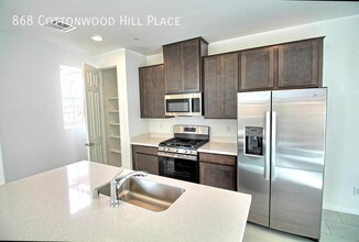 868 Cottonwood Hl Pl in Henderson, NV - Building Photo - Building Photo