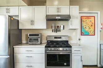 6162 Streamview Dr in San Diego, CA - Building Photo - Building Photo