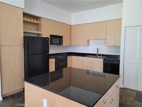 388 E Ocean Blvd, Unit 1204 in Long Beach, CA - Building Photo - Building Photo