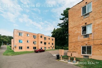 Colonial Commons Apartments in Coraopolis, PA - Foto de edificio - Building Photo