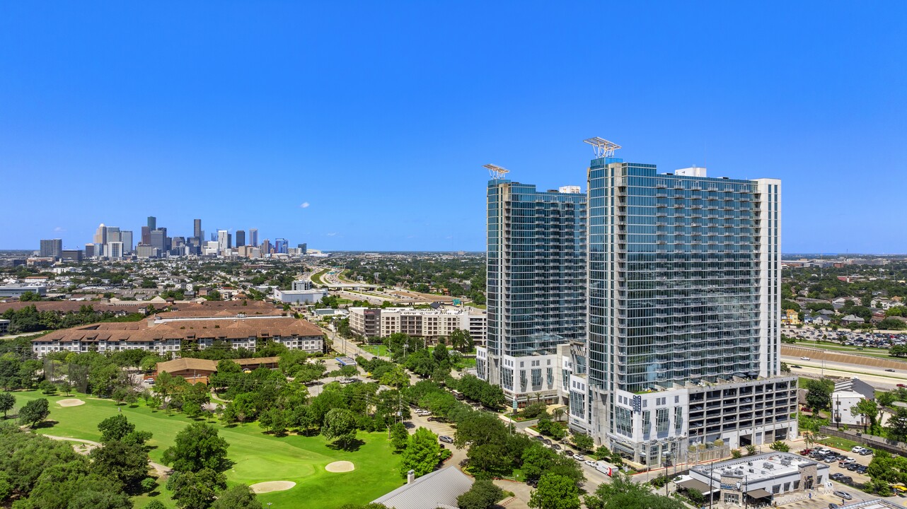 Allure Hermann Park at Med Center in Houston, TX - Foto de edificio
