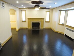 33 Wisteria Ave in Mineola, NY - Building Photo - Building Photo
