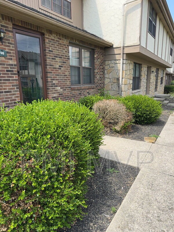 property at 98 Stornoway Dr W