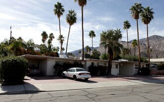 735 S Riverside Dr in Palm Springs, CA - Building Photo