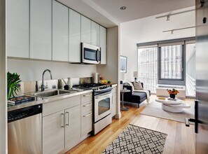 550 W 54th St in New York, NY - Building Photo - Building Photo