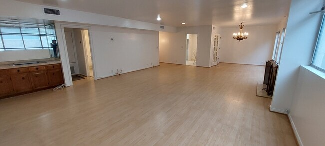 1122 Peck Dr, Unit Penthouse 3 in Los Angeles, CA - Building Photo - Building Photo