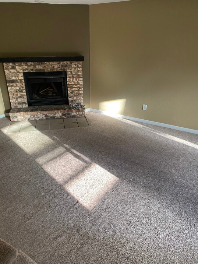 118 NE Greystone Dr in Lee's Summit, MO - Building Photo - Building Photo