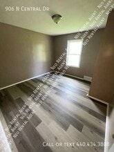 906 N Central Dr in Lorain, OH - Building Photo - Building Photo