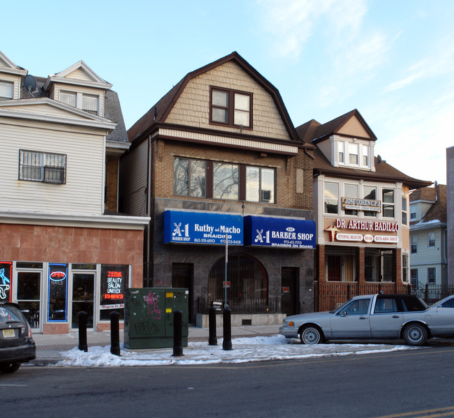 647 Mount Prospect Ave in Newark, NJ - Foto de edificio - Building Photo