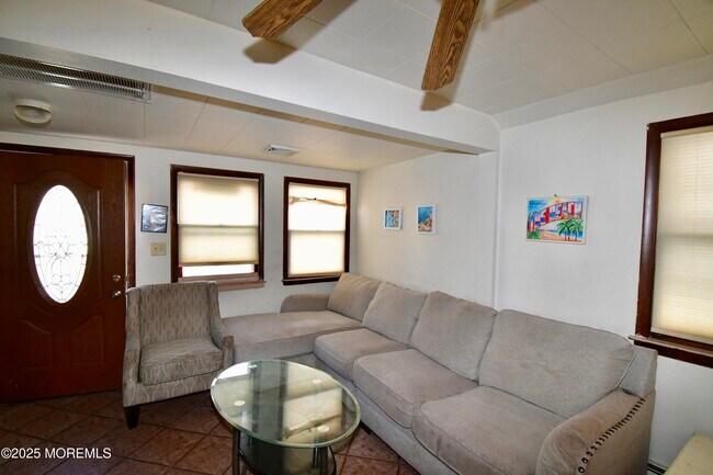 13 Danby Pl in Point Pleasant Beach, NJ - Building Photo - Building Photo