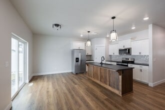 577 Idaho Ave in Sugar City, ID - Building Photo - Building Photo