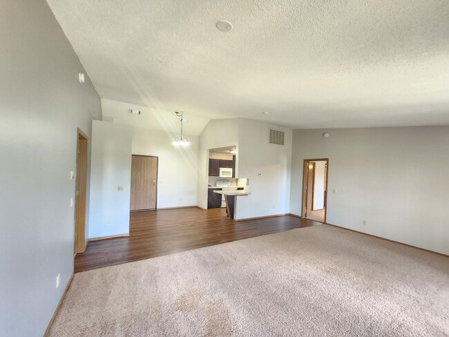 Chapelwood III Apartments in Sioux Falls, SD - Foto de edificio - Building Photo
