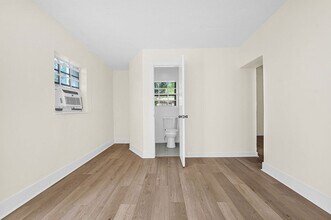 45 NW 48th St, Unit 3 in Miami, FL - Building Photo - Building Photo