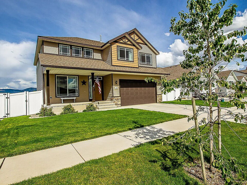696 W Tennessee Ave in Post Falls, ID - Building Photo