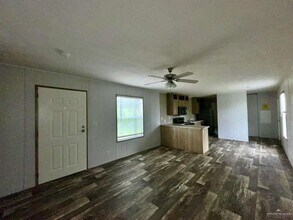 17 N Val Verde Rd in Edcouch, TX - Building Photo - Building Photo