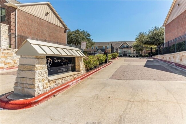 August 2026 Pre-Lease!! Cute 2/2.5 Condo C in College Station, TX - Building Photo - Building Photo