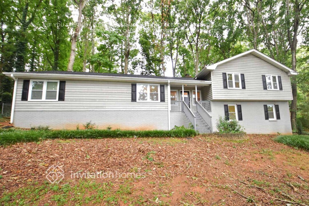 349 Charmers Way SW in Lilburn, GA - Building Photo