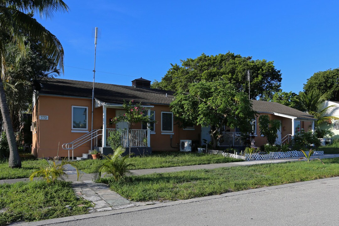 Southridge Senior Community in West Palm Beach, FL - Building Photo