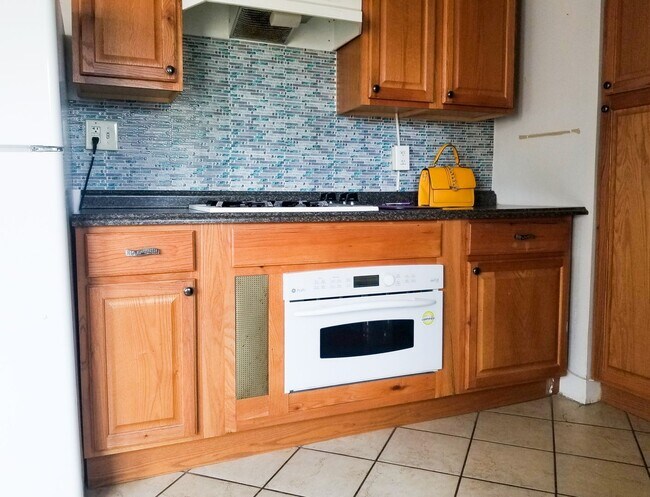 property at 5204 W Schubert Ave