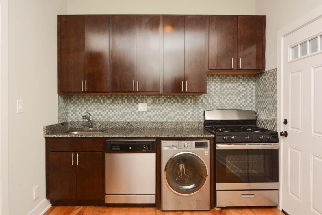 636 W Oak St, Unit A02C in Chicago, IL - Foto de edificio