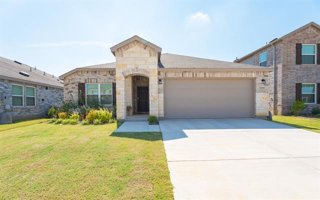 1800 Vlg Crk Ln in Denton, TX - Building Photo